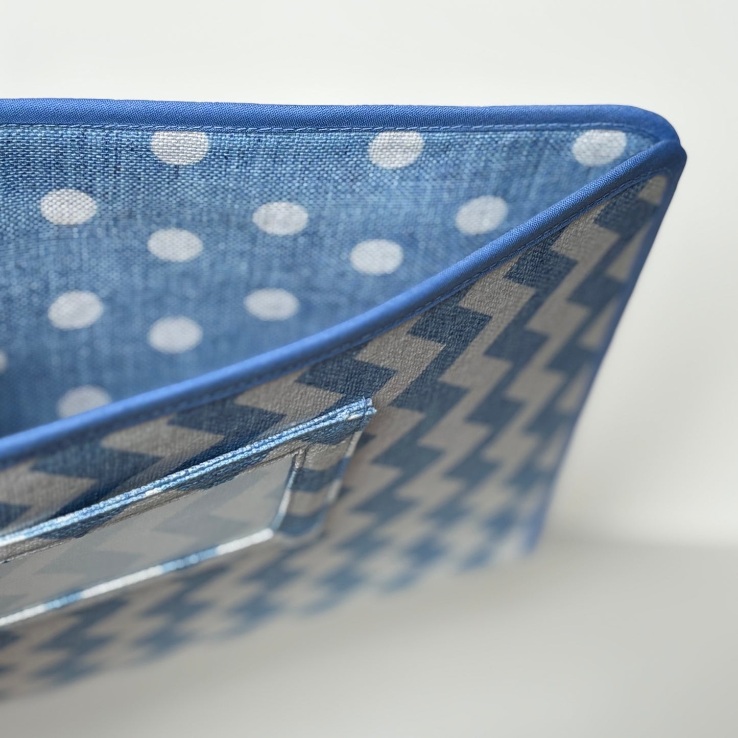 Ministry Magazine Sleeve – Blue Polka Dot Zigzag Field Service Organizer (7.5” x 10.5”)