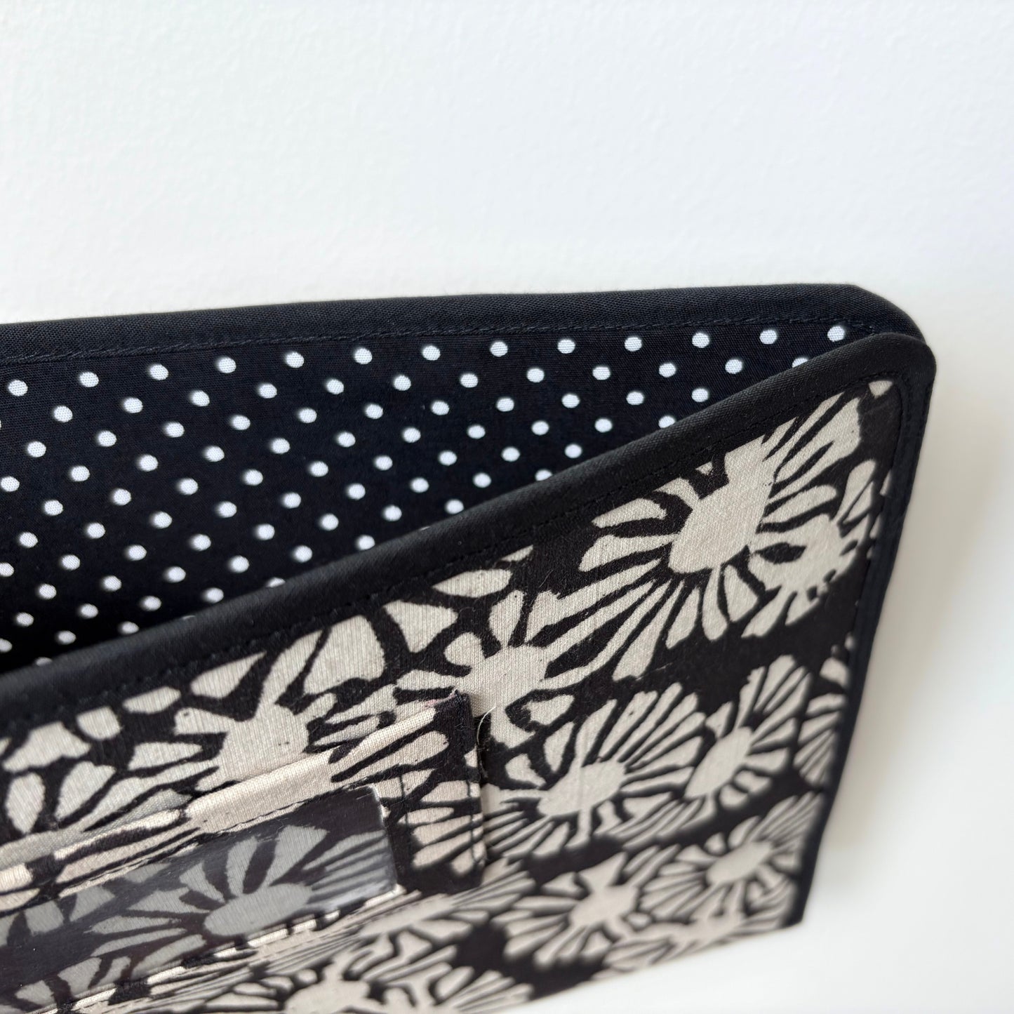 Black and White Floral Ministry Magazine Sleeve – Field Service Organizer (7.5” x 10.5”)