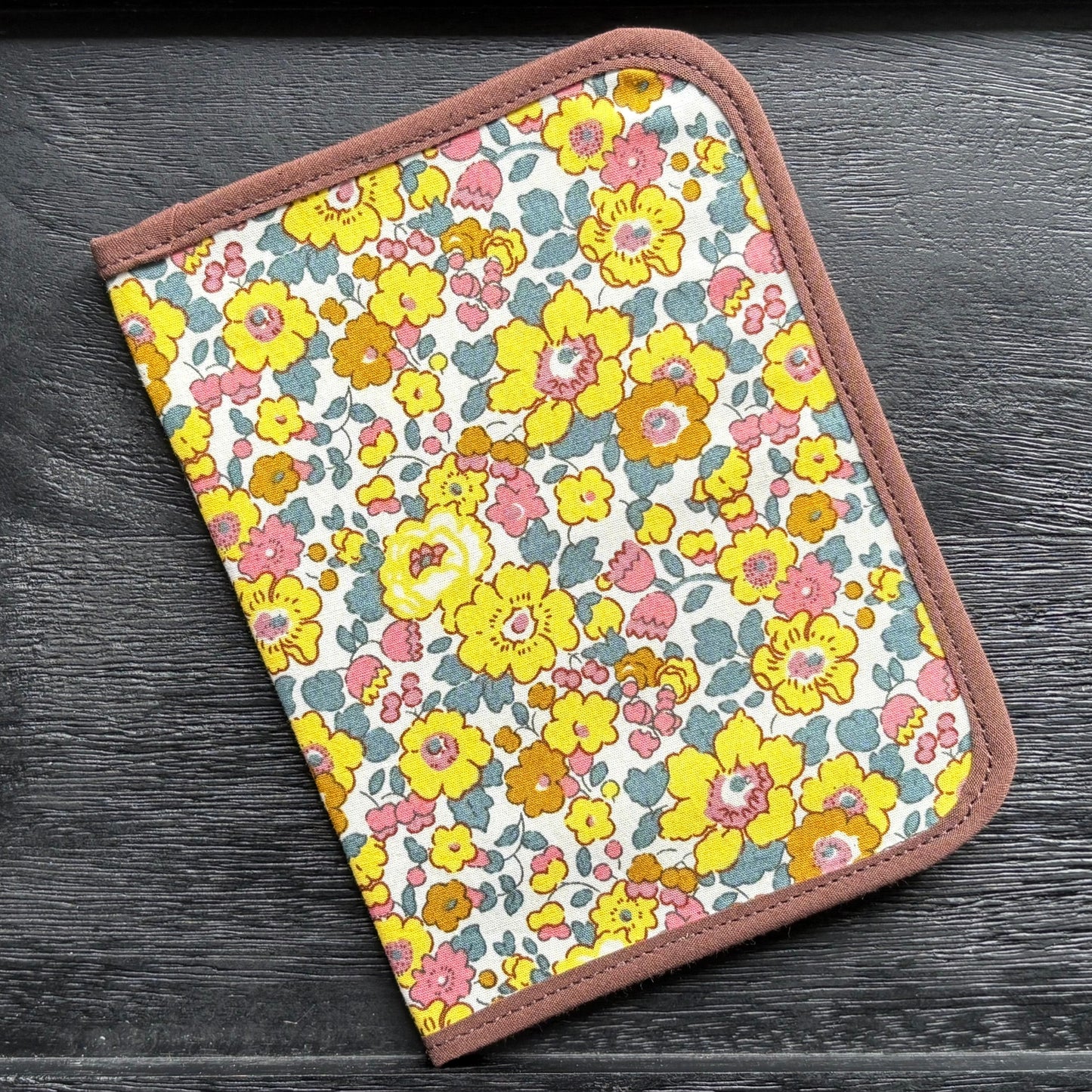 Yellow Floral Mini Ministry Organizer – Tract and Invitation Holder (4.4” x 5.8”)