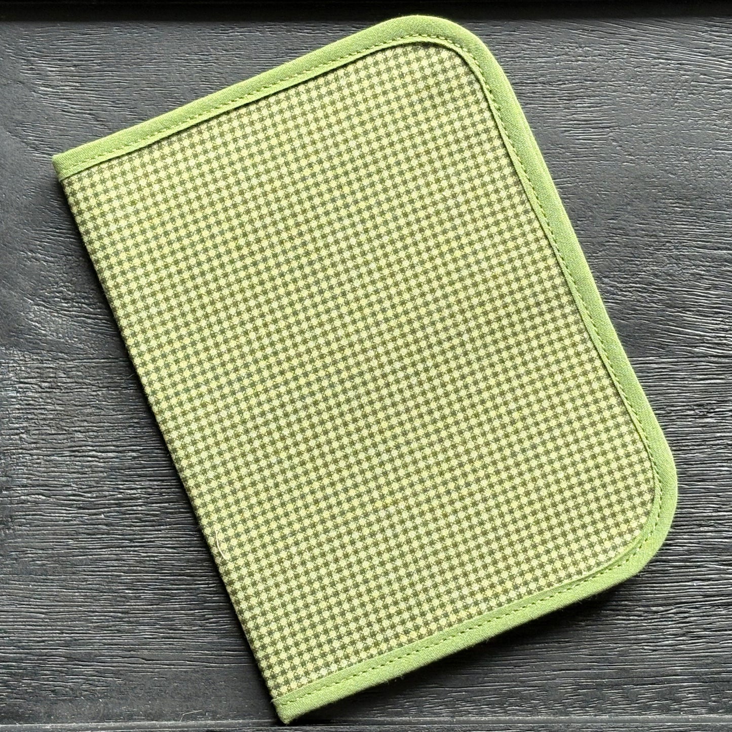 Olive Green Houndstooth Print Mini Ministry Organizer – Tract and Invitation Holder (4.4” x 5.8”)